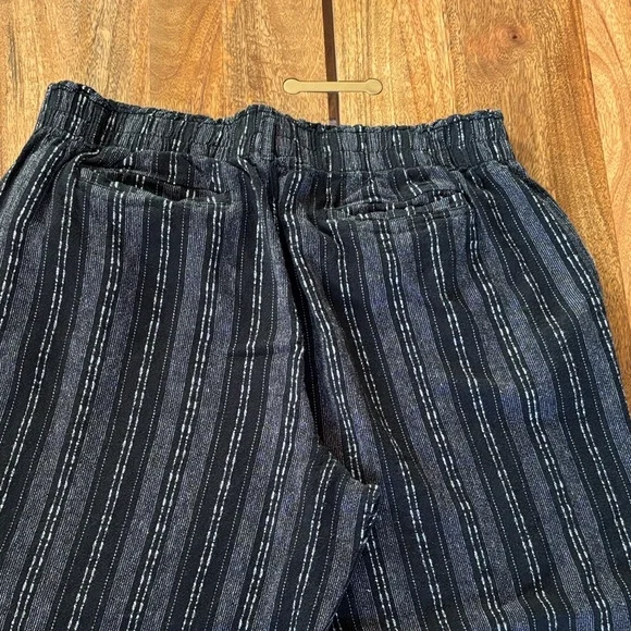 Briggs New York Black Striped Crop Pants - Picture 6 of 12